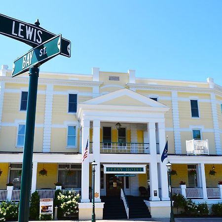 Perry Hotel Петоски Екстериор снимка