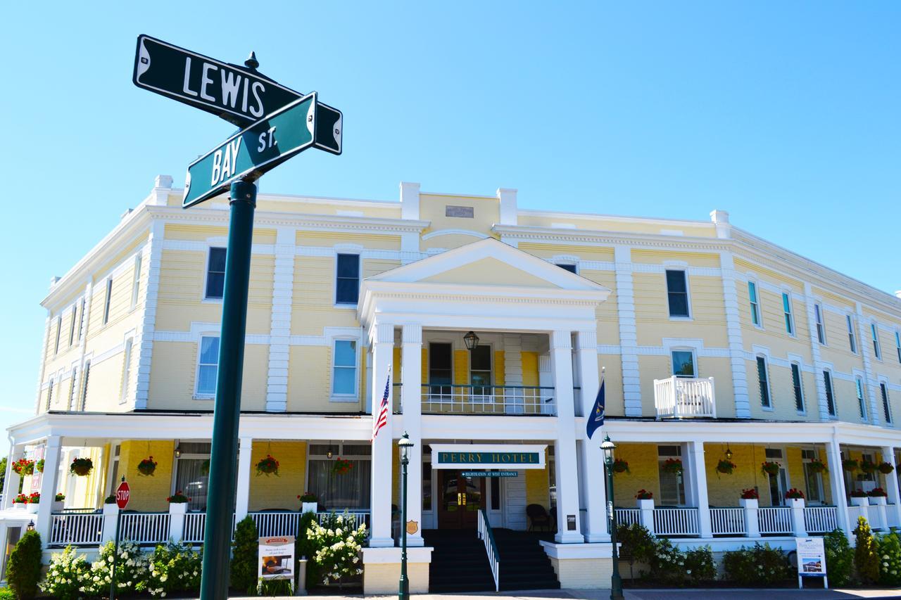 Perry Hotel Петоски Екстериор снимка