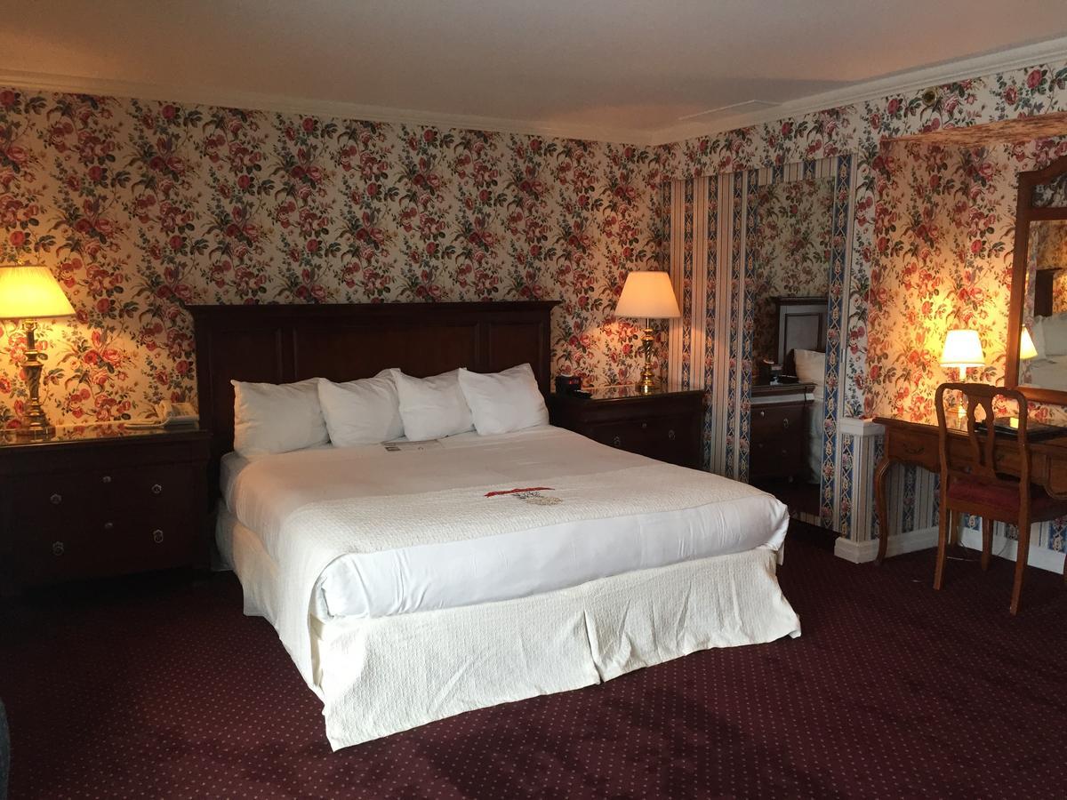 Perry Hotel Петоски Екстериор снимка