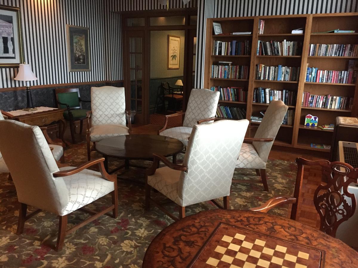 Perry Hotel Петоски Екстериор снимка