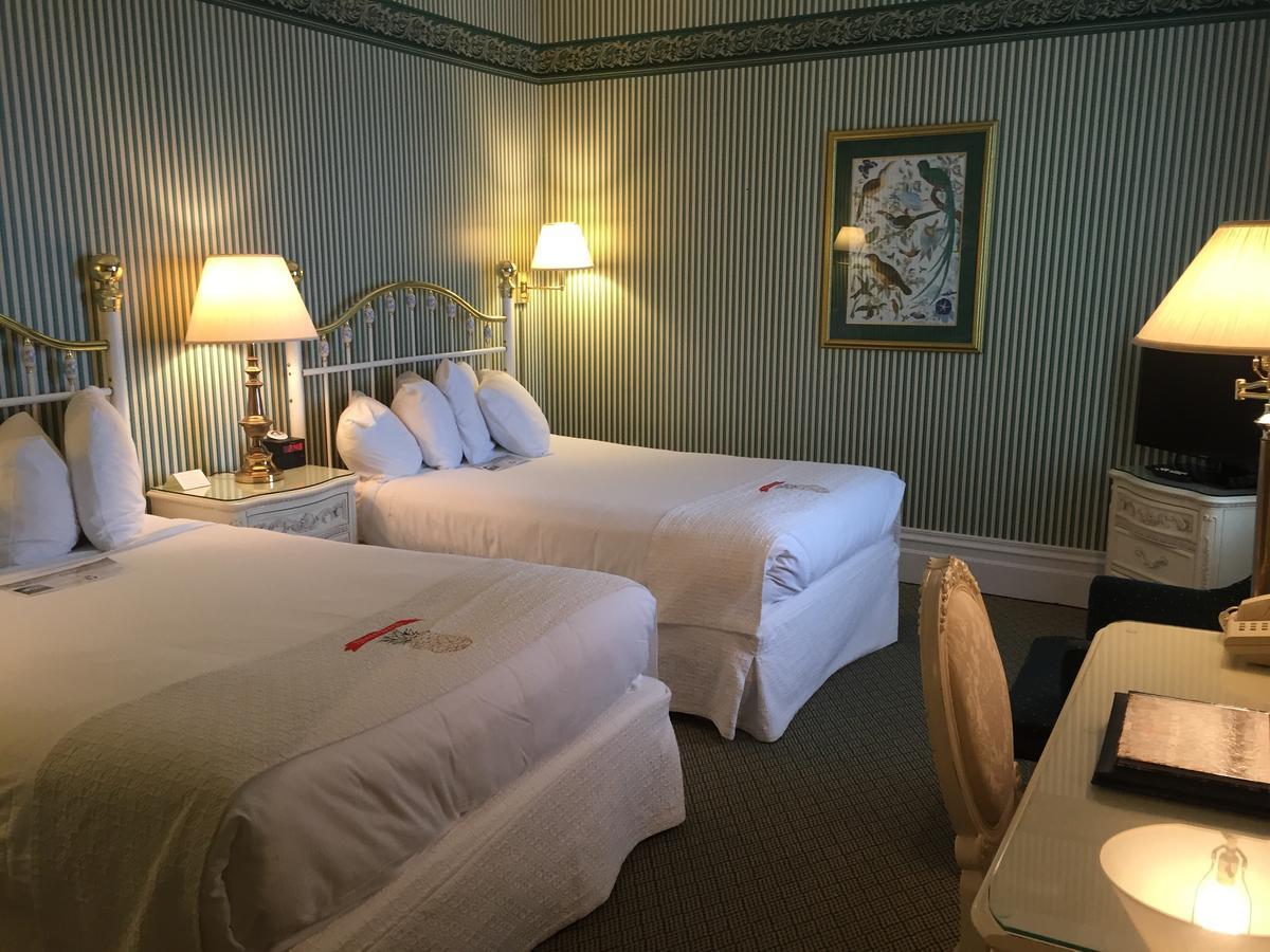 Perry Hotel Петоски Екстериор снимка