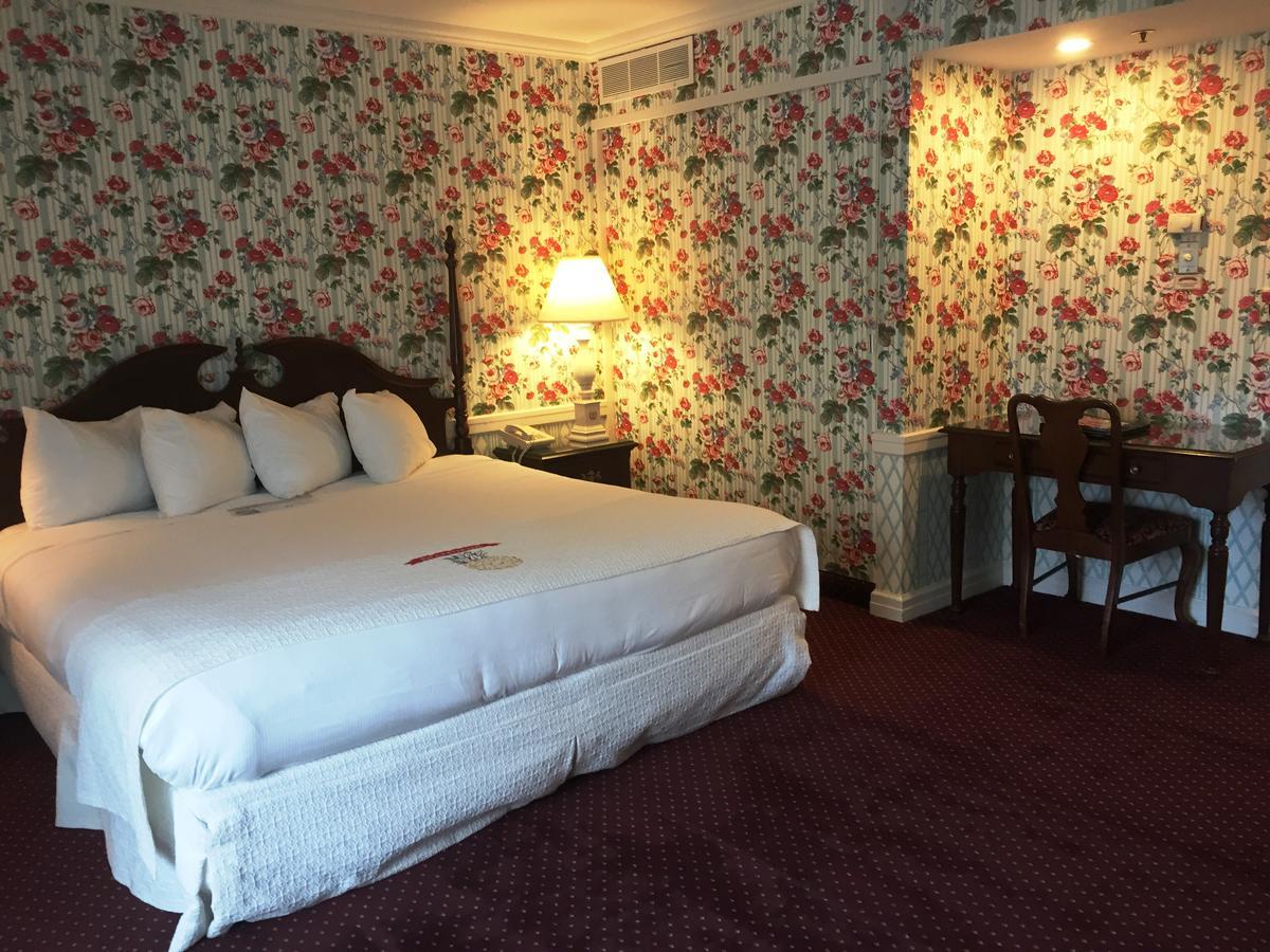 Perry Hotel Петоски Екстериор снимка