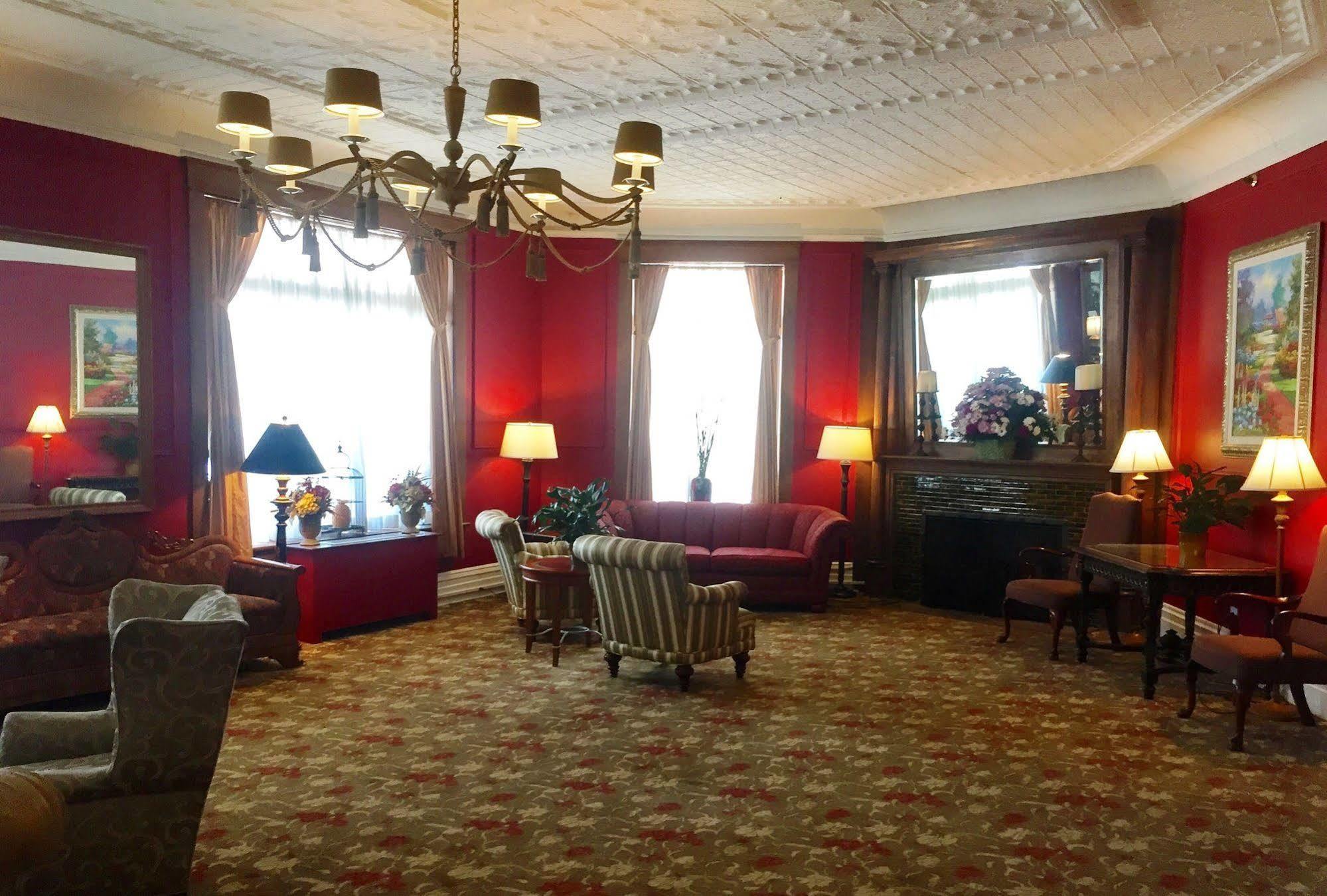 Perry Hotel Петоски Екстериор снимка