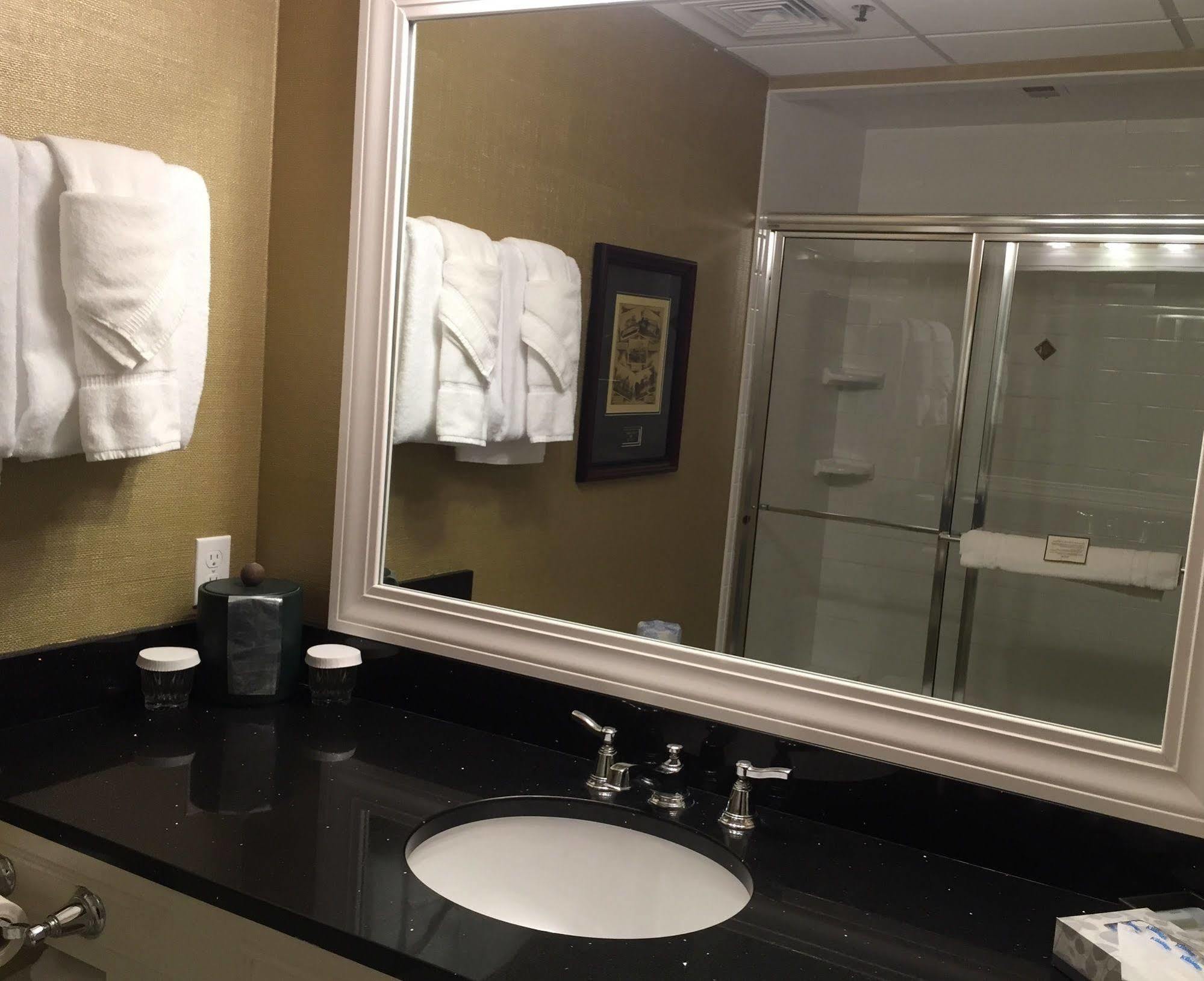 Perry Hotel Петоски Екстериор снимка