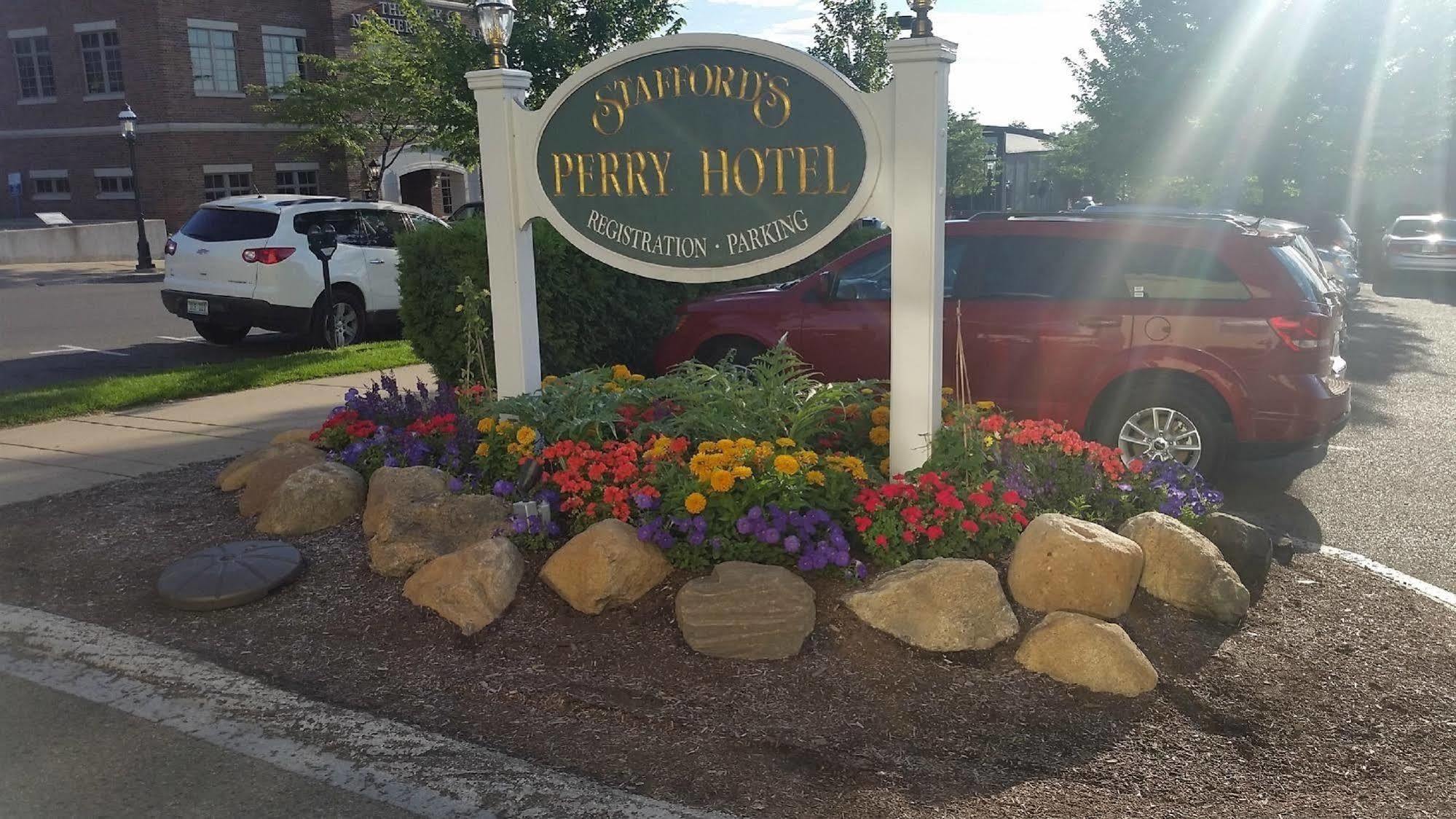 Perry Hotel Петоски Екстериор снимка